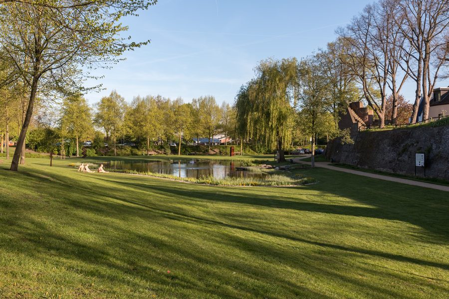 Park by the town wall in front of the Rheintor in Rees
