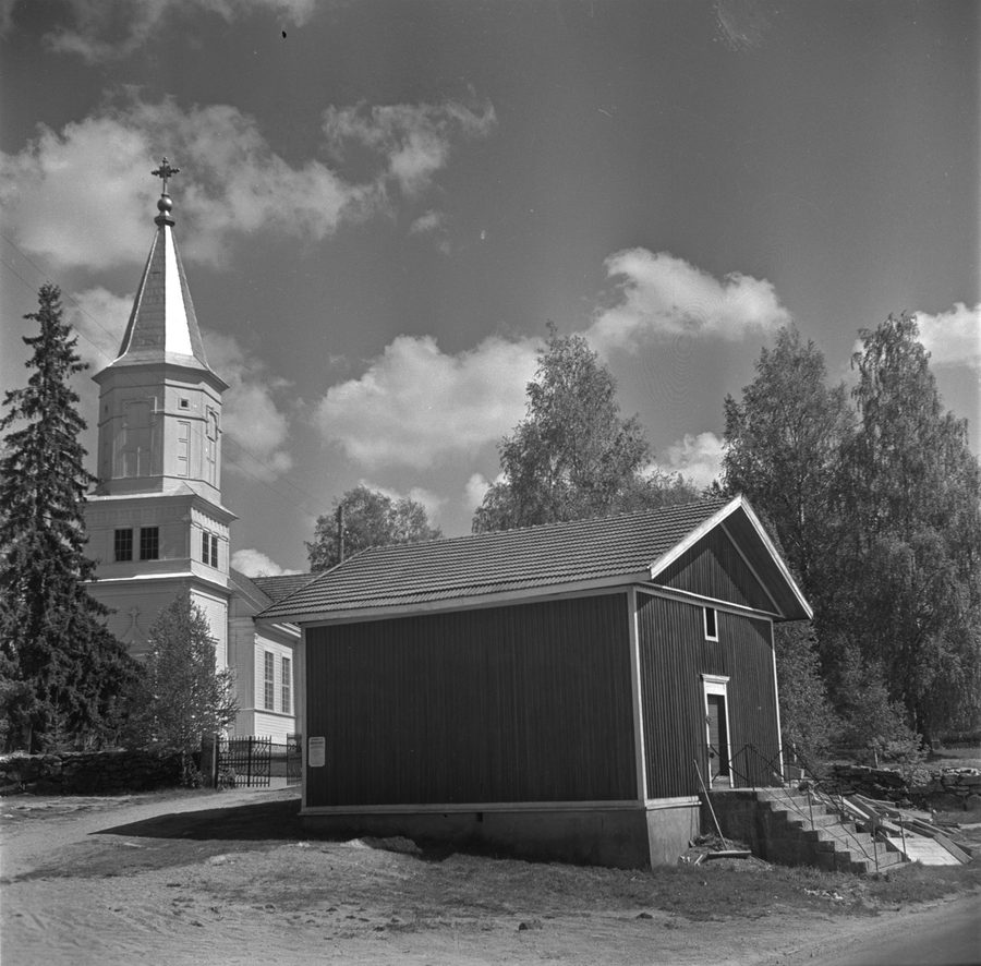 The church of Lavia and the former loan granary building next to the church; today the building houses the local history museum of Lavia.