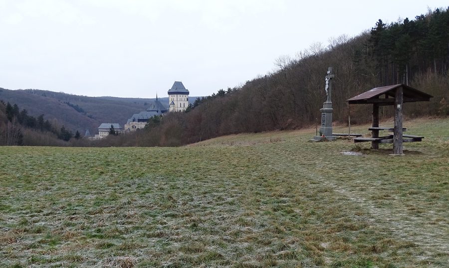 View of Karlštejn Castle from the saddle between Plešivec and Haknová hills
