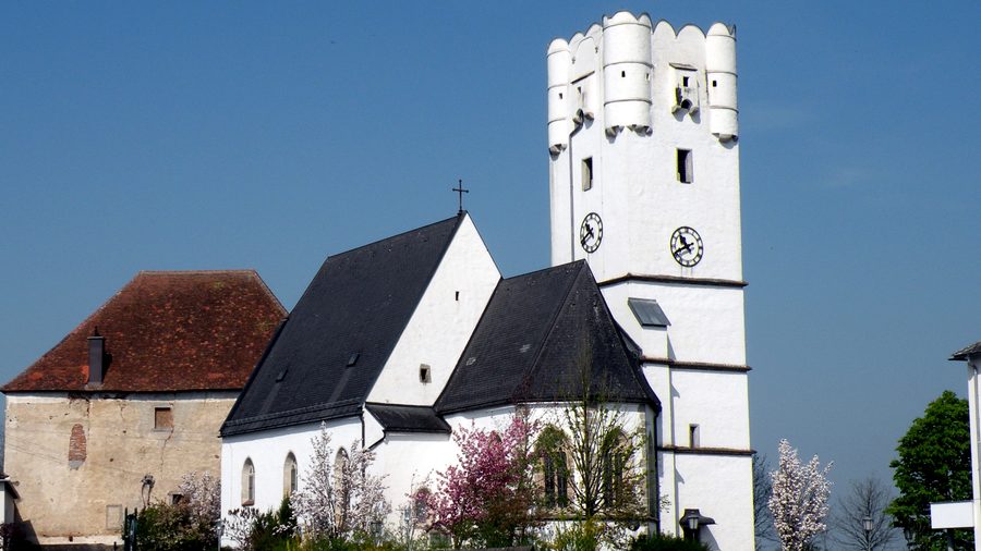 Castle and church in Arbing in the Perg district