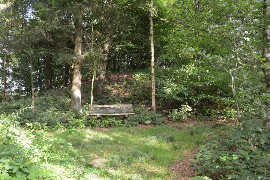 Burial mound on Federal Highway 431 in Nindorf