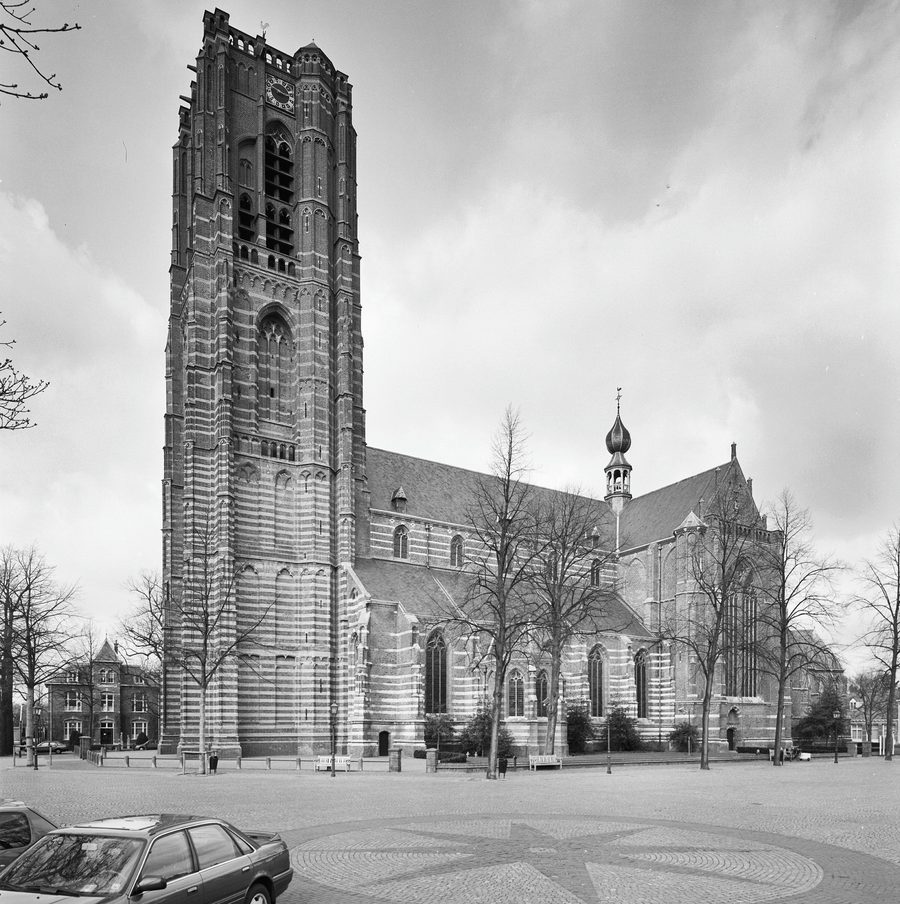 Overview of the south facade with church tower of the Sint-Petruskerk in Oirschot
