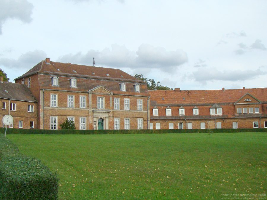 Castle or manor house in Zettemin