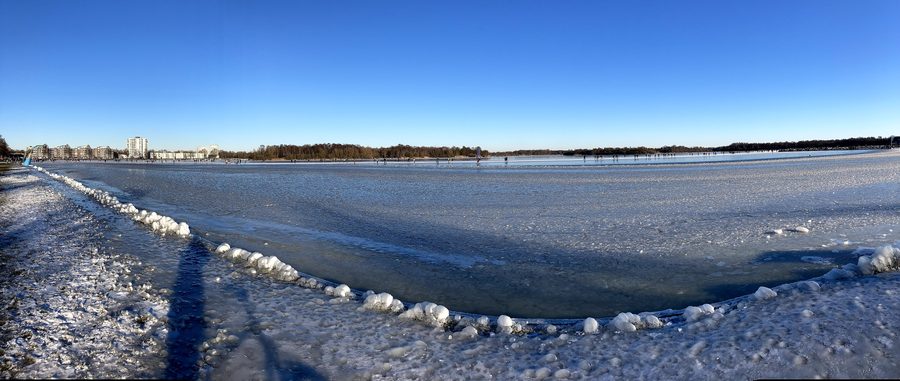 Winter landscape of the Hoornse Meer and Hoornse Plas near Groningen