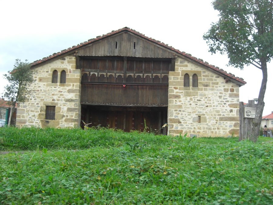 Historic farmhouse Landetxo Goikoa in Mungia