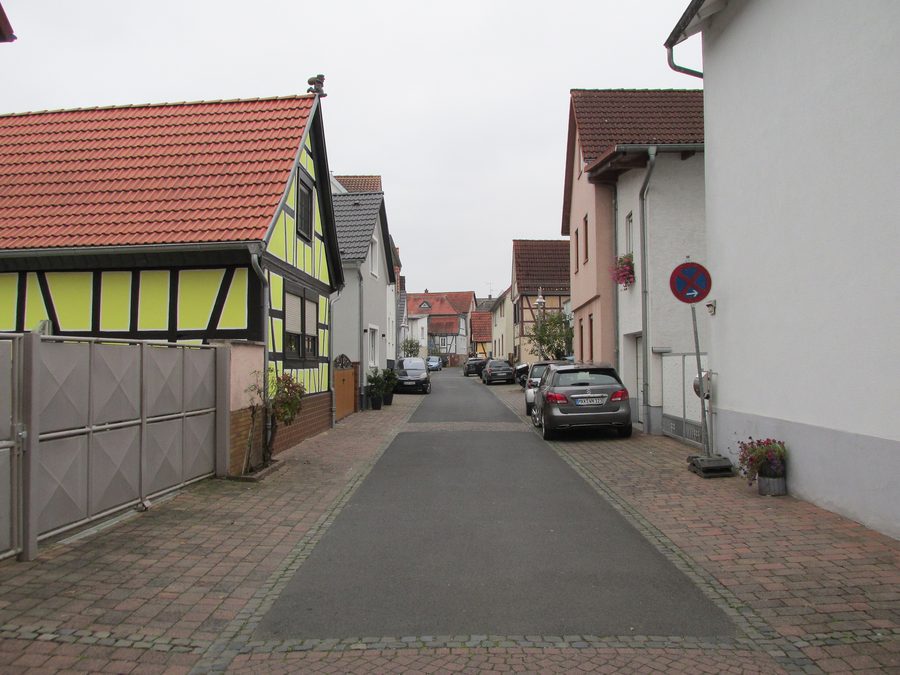 View from Kirchgasse into Schäfergasse in Niederdorfelden