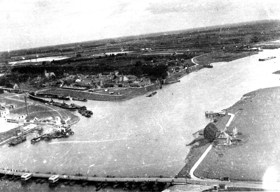 Aerial view of the Lek near Vianen in the Dutch province of Utrecht