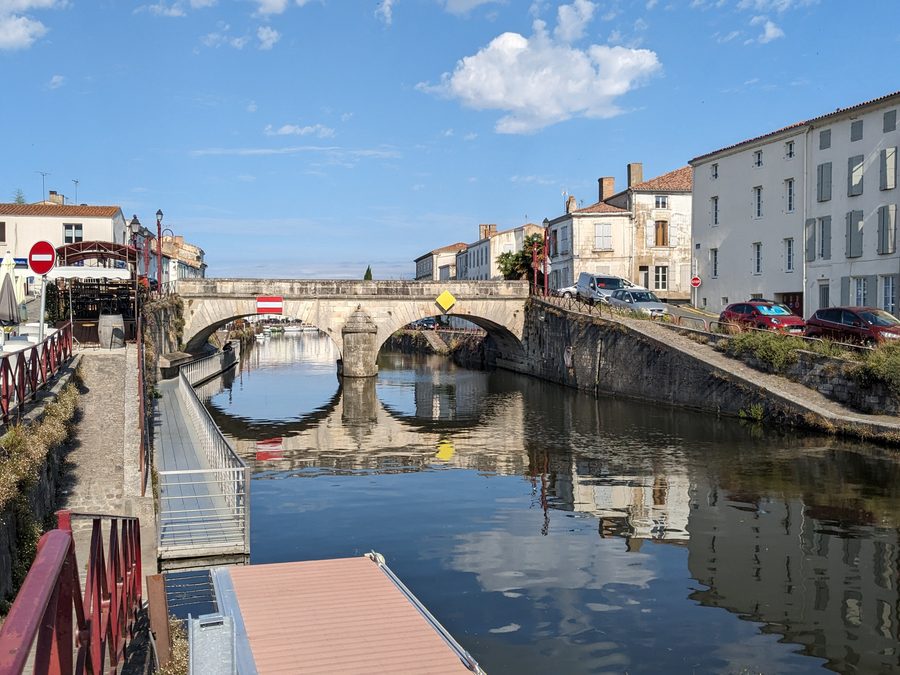 Port of Marans with the stone bridge
