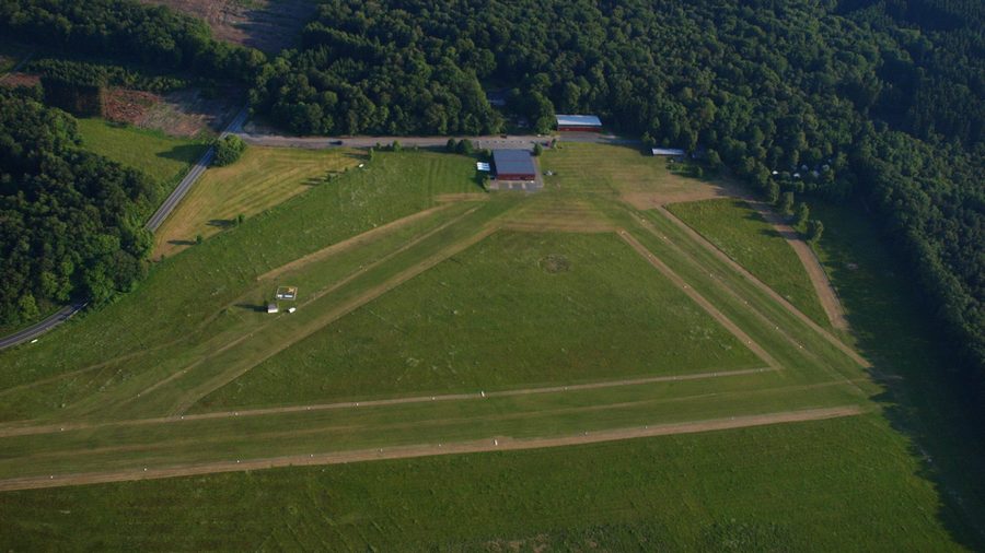Aerial view of the Eudenbach gliding airfield near Königswinter with State Road 272 and a wooded surrounding area