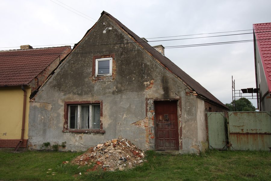 Brójce, brick house from the first half of the 19th century at 1 Maja 7 Street