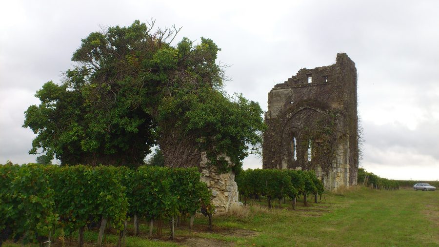 Église Notre-Dame de Queynac, a church in the surroundings of Galgon