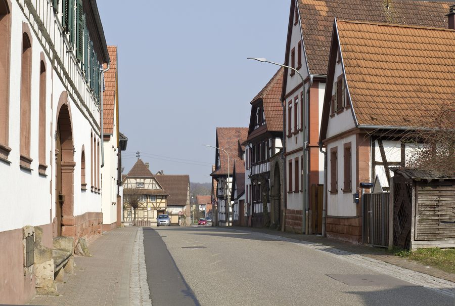 Main street with buildings in Barbelroth