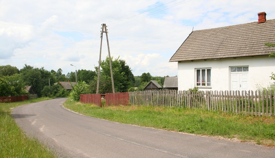 Entrance to the village of Gruzka in the commune of Kleszczele