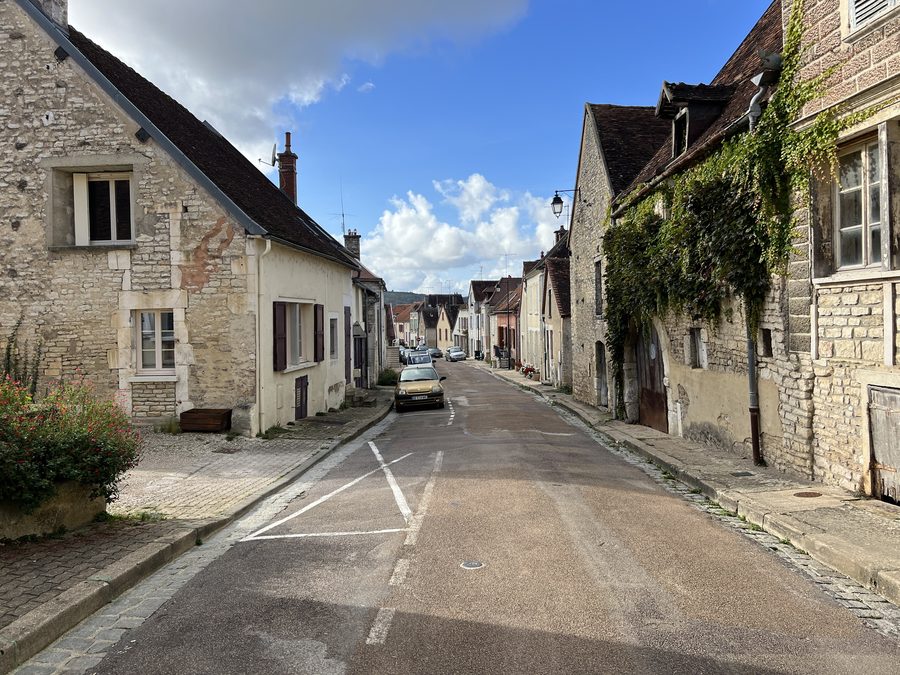 Grande rue Alfred Grévin in Épineuil