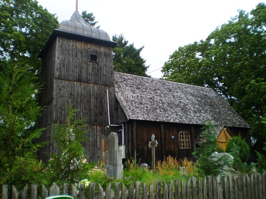 Starzno – Roman Catholic subsidiary church dedicated to St. Nicholas the Bishop from the mid-17th and 18th century