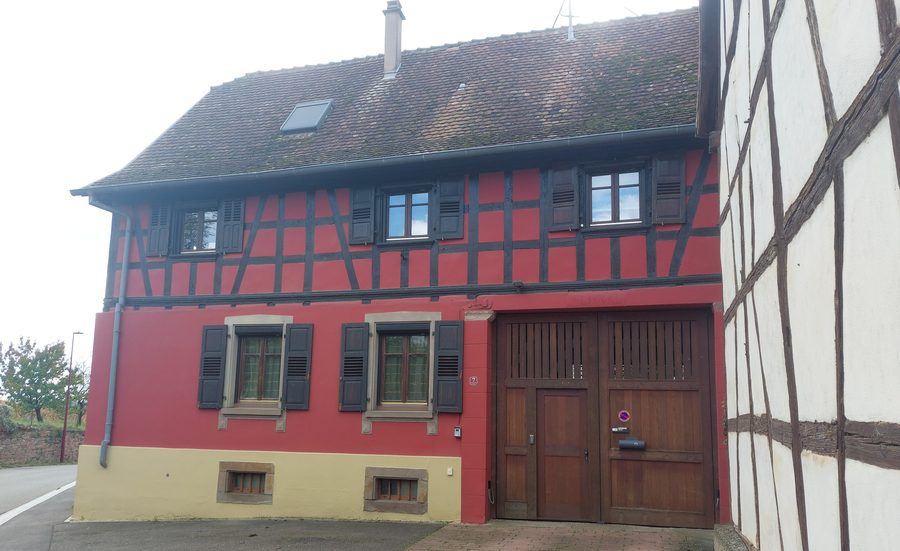 Half-timbered house with carriage gate at 7 Rue principale in Mittelhausen