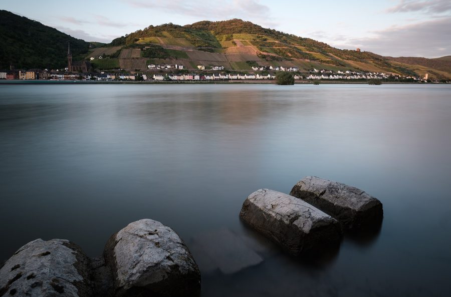 View of Lorchhausen and Lorch from the left bank of the Rhine between Rheindiebach and Bacharach