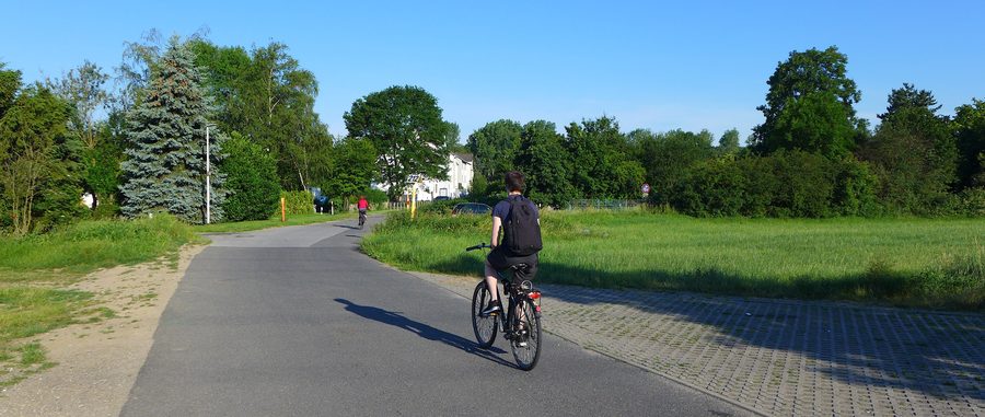 Cyclists on Reisholzstraße in Hilden, North Rhine-Westphalia