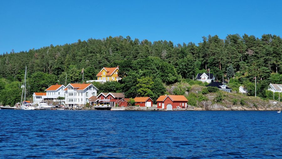 View from Tverrdalsøya towards Staubø in Arendal